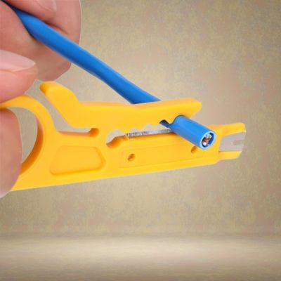 PINCE A DENUDER COAXIAL JAUNE bleu