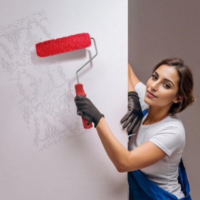 Rouleau-peinture-Mastic-femme