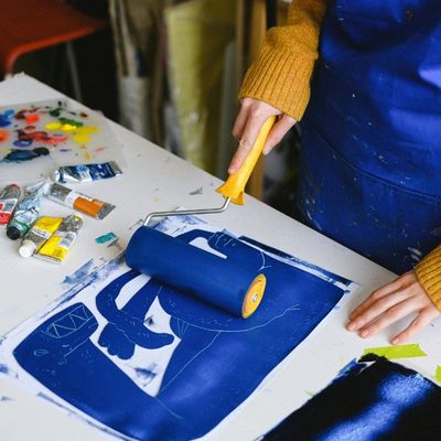Rouleau peinture a mastic noir bleu