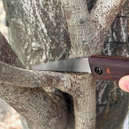 Scie pliante en bois brun branche