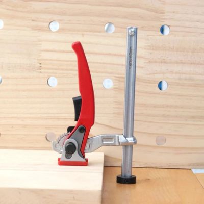 Serre-joint-de-rail-planche