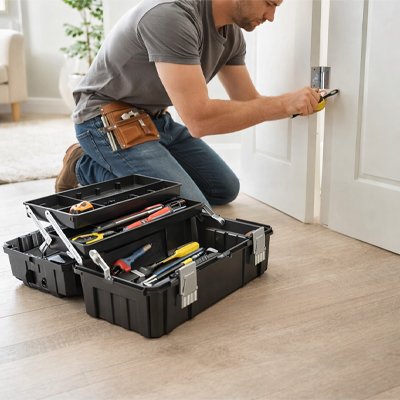 Boite à outils à plusieurs niveaux noir