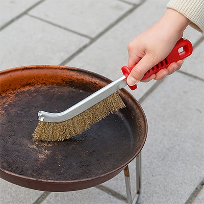 Brosse métallique Courbée plateau