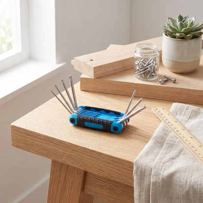 Clé Torx Jeu de 8 pliables T9 à T40 sur une table en bois