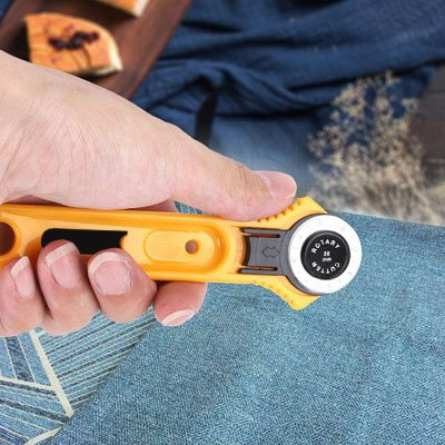 Cutter rotatif jaune roulette